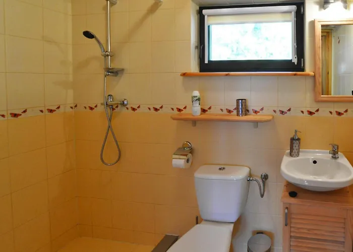 Comfortable On A Private Property, Prázdninový dům